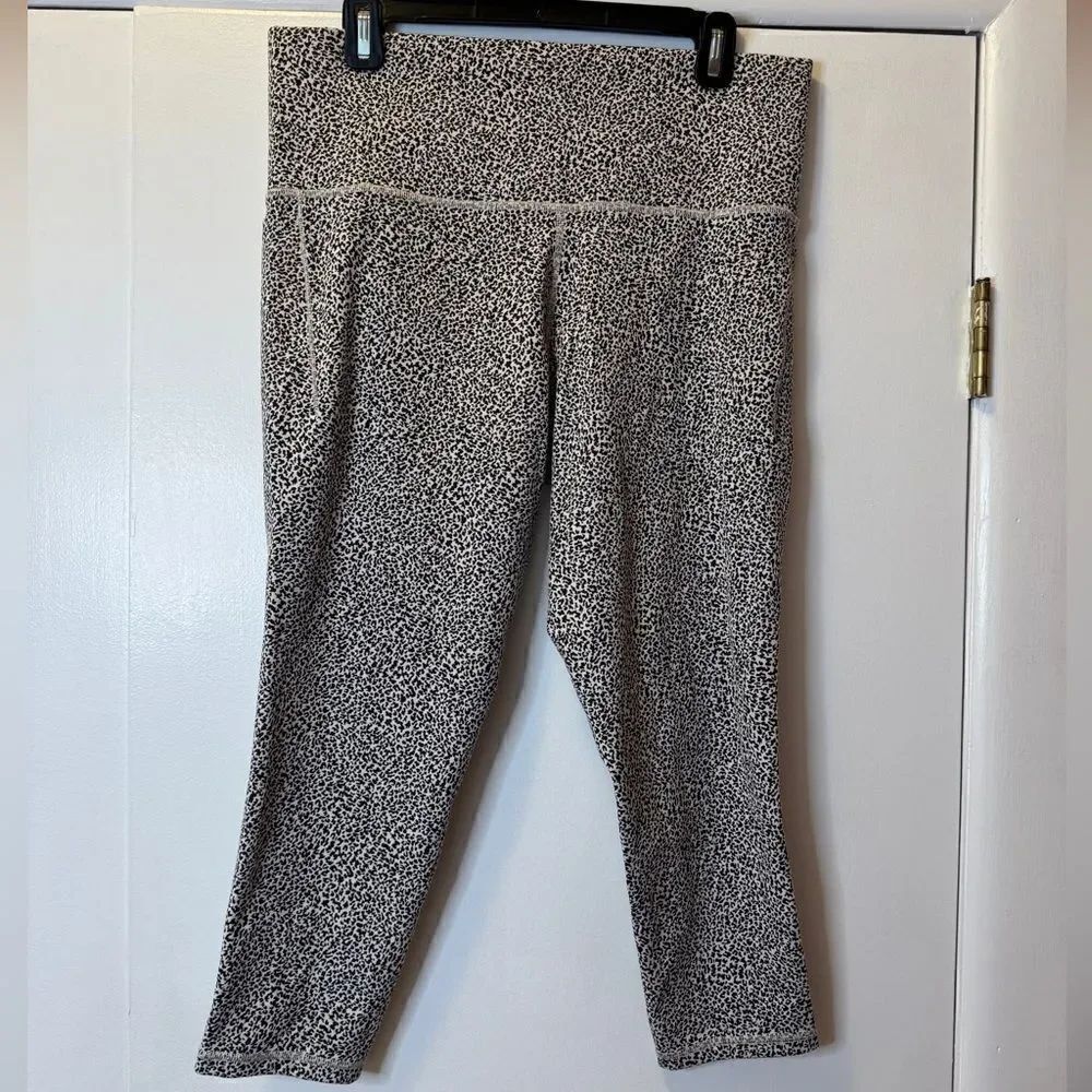 ATHELTA 25” Salutation Stash II Textured Tight 631936 Black White Women’s 1X